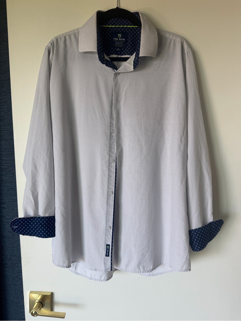 Slim fit / 4 way stretch Men's Light Gray Dress Shirt with Navy Contrast